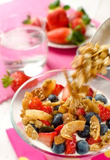 Chrupiąca granola z orzechami i cynamonem