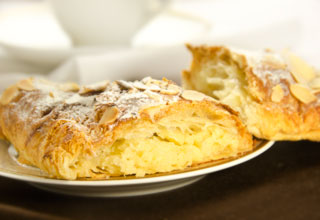 Croissanty z migdałowym nadzieniem czyli croissants aux amandes