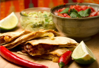 Quesadilla z chorizo, ziemniakami i serem