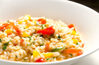 Risotto z papryką i pomidorami