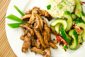 Stir-fry z kurczaka w miodowo-imbirowej marynacie