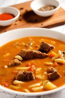 węgierska zupa gulaszowa (gulyasleves)